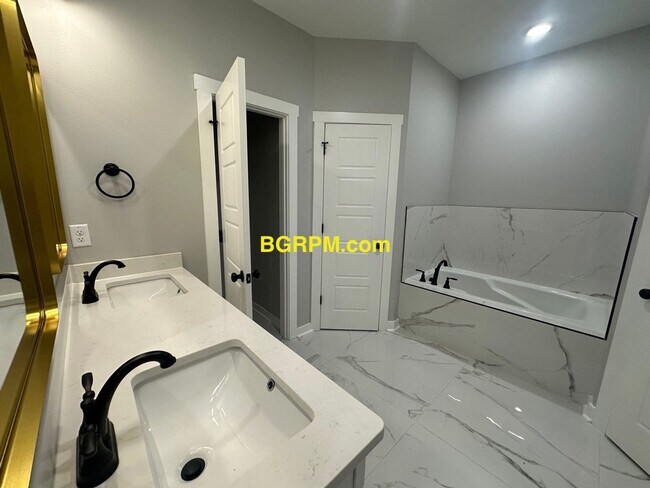 Building Photo - Brand New Construction!