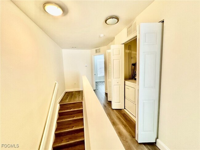 Building Photo - 3627 Pine Oak Cir