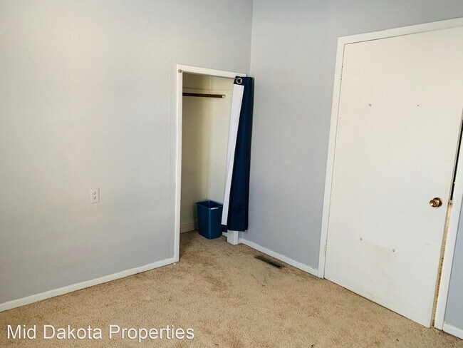 Building Photo - 2 br, 1 bath House - 807 E 6th