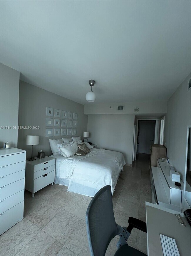 Building Photo - 350 S Miami Ave