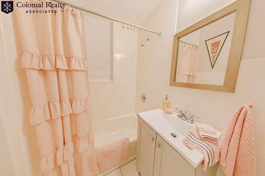 Building Photo - 330 St Paul St