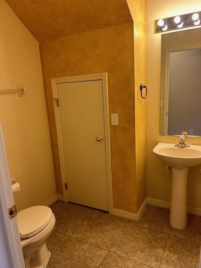 Building Photo - 5313 River Rock Rd