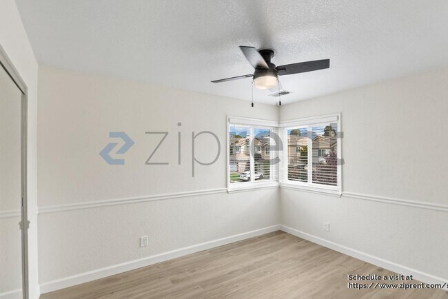 Building Photo - 2475 Canyon Lakes Dr