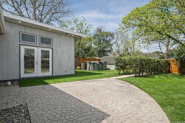 Building Photo - GORGEOUS 4-BEDROOM HOME IN TERRELL HEIGHTS