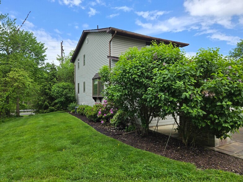 Building Photo - 10043 Chillicothe Rd