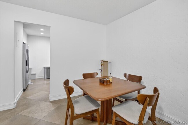 Building Photo - 9101 Jacaranda Ln