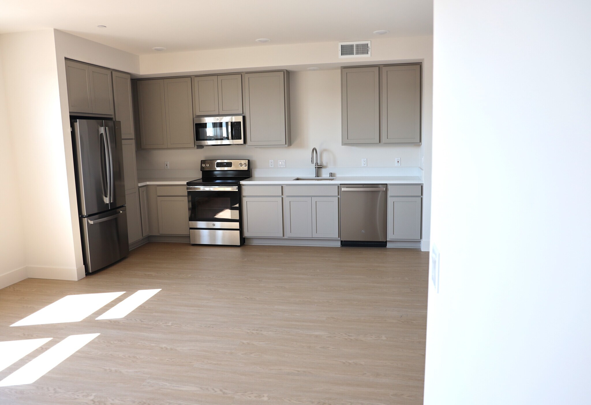 Kitchen - 919 39th Ave