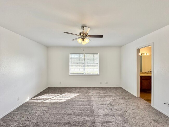 Building Photo - Available now! Newly Updated 3/2/2! Large ...
