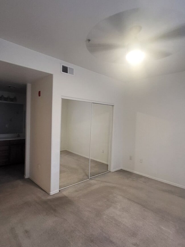 Building Photo - Unfurnished Resort Like Condo available No...