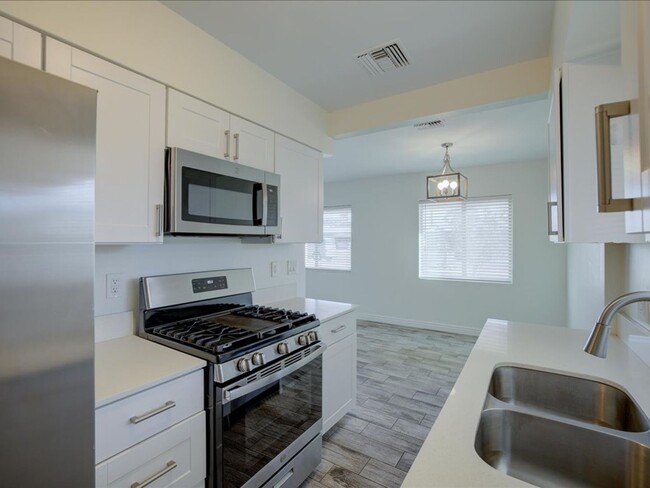 Building Photo - Modern Living!  3 bedroom, 2 Bath!    Mother-in-Law Suite In Back for Rent as well!