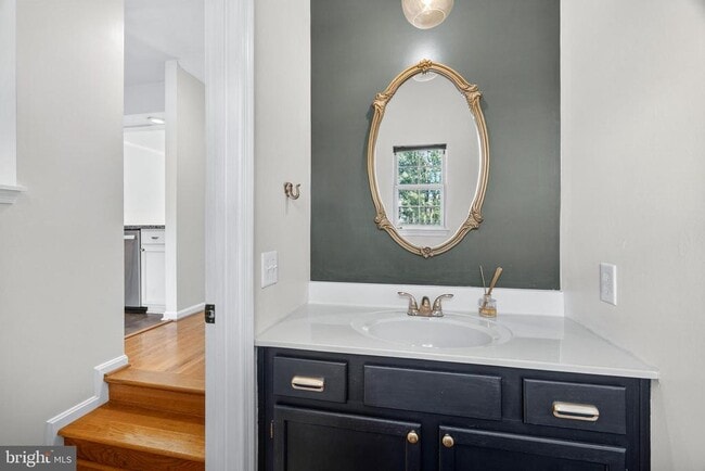 Building Photo - 7123 Gresham Ct E