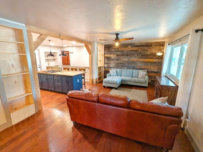 Building Photo - Charming 3 Bd 2 B Corner Lot Single Family Home