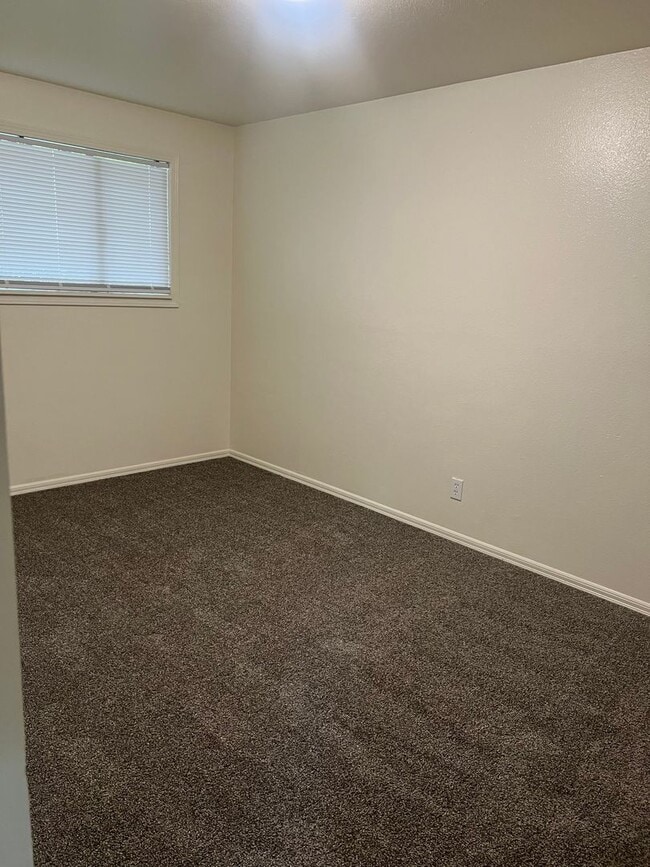 Building Photo - Cozy 1 Bed 1 Bath Downtown Renton !