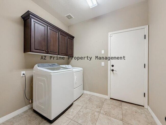 Building Photo - 7707 S 23rd Ln