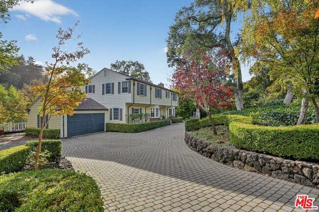 Primary Photo - 15 N Ridgewood Rd