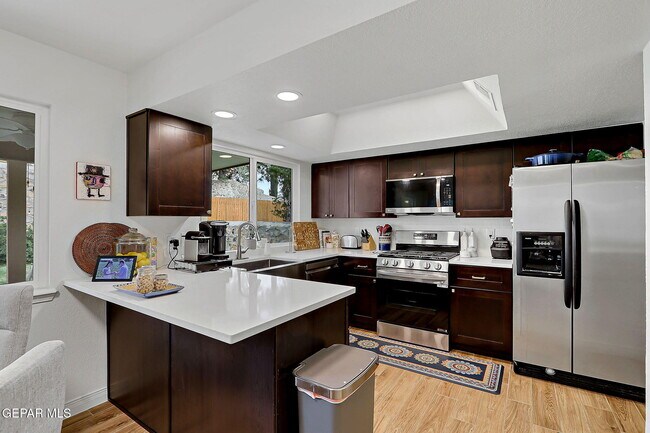Building Photo - 608 La Chapa Ave