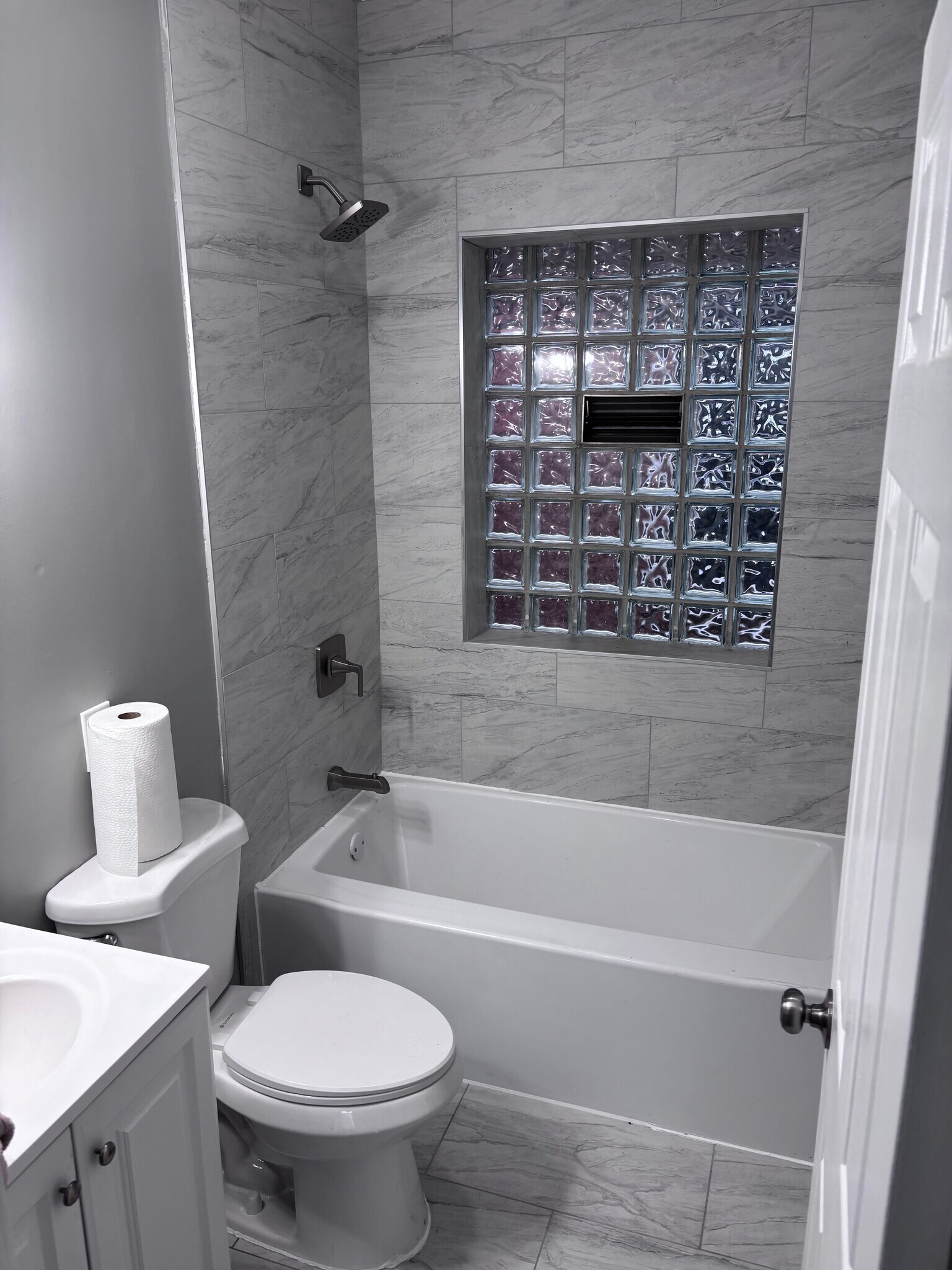 Building Photo - 1052 Tyler St