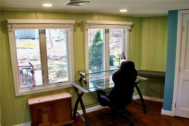 Building Photo - 39 Berrie Ln