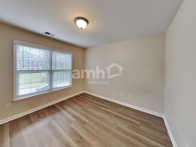 Building Photo - 521 Autumn Walk