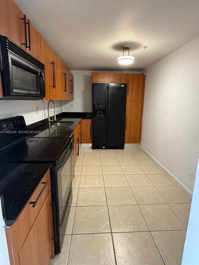 Building Photo - 3001 S Ocean Dr