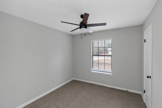 Building Photo - 321 Summerwood Ln
