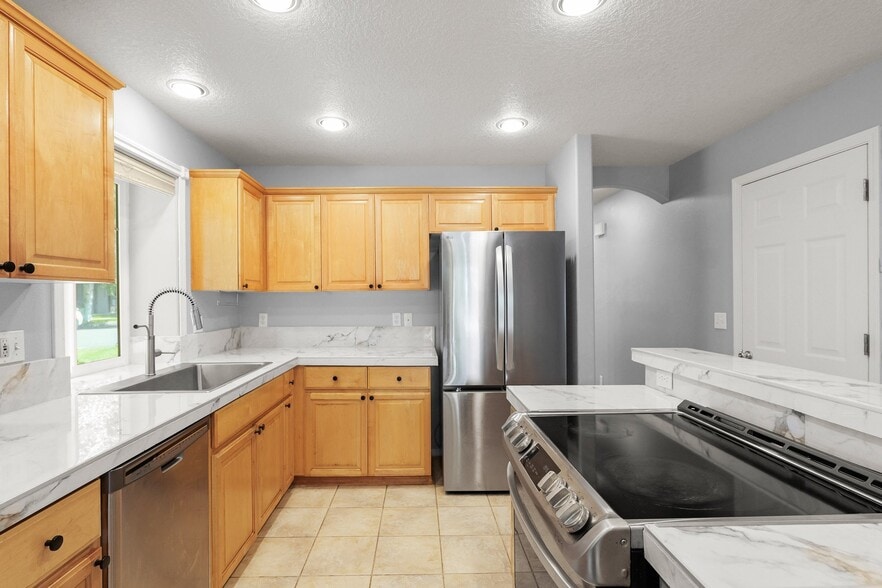 Building Photo - 793 NE 61st Ct