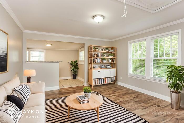 Building Photo - 884 Custer Ave SE