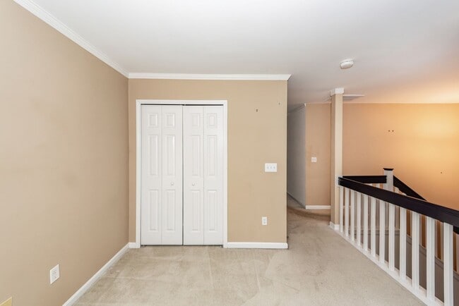 Building Photo - 3 Bedroom 3 Bath Townhome in Persimmon Hil...