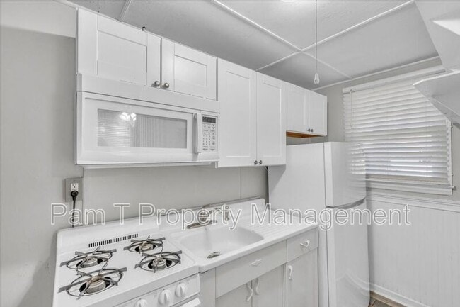 Building Photo - 3 Southwood Dr