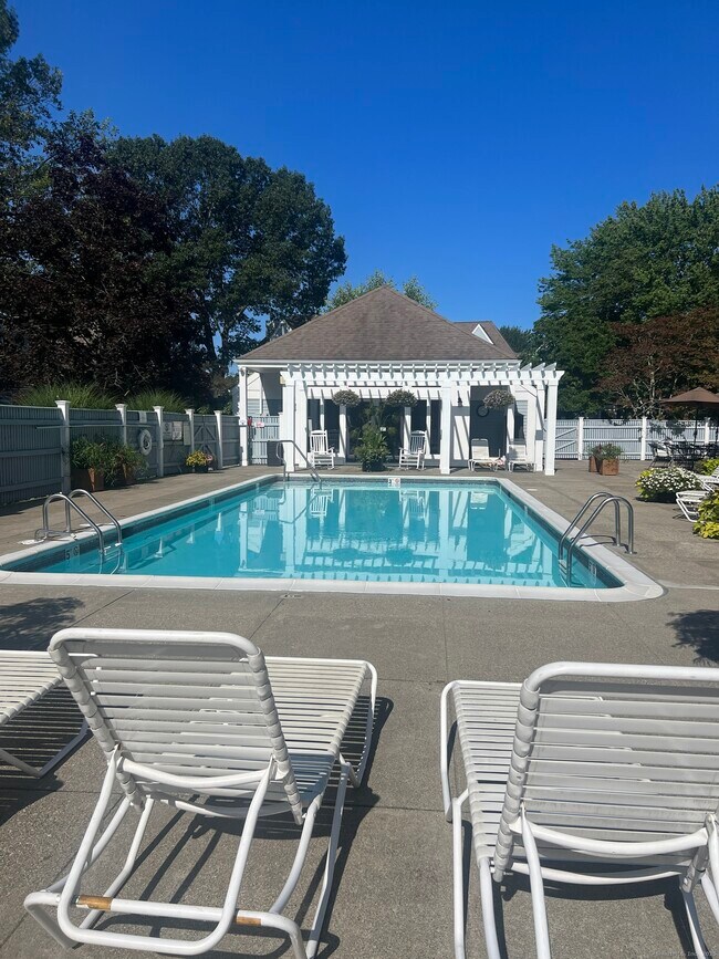 Building Photo - 912 Old Pond Ln