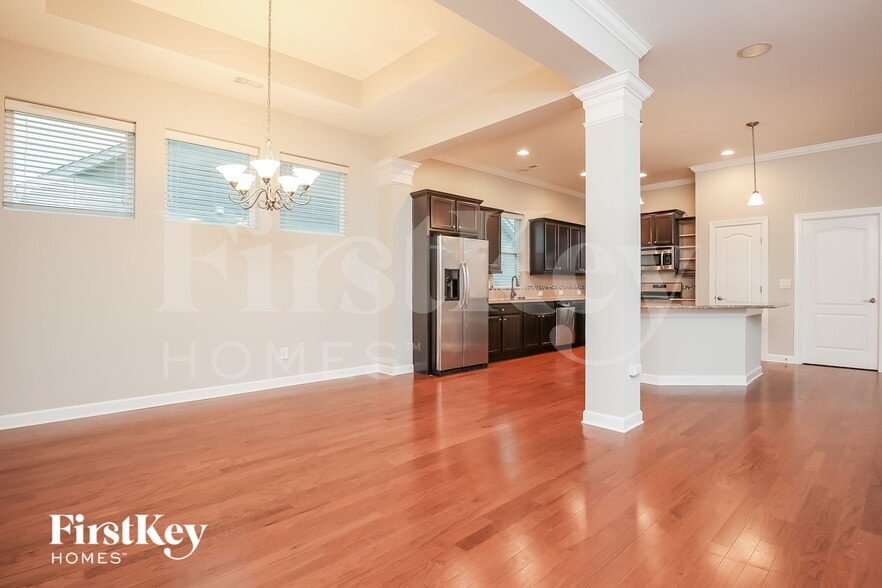 Building Photo - 215 Topsaw Ln