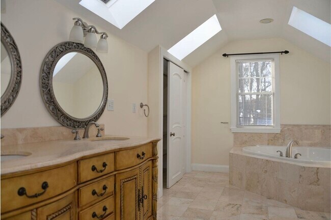 Building Photo - 15 Hay Rd