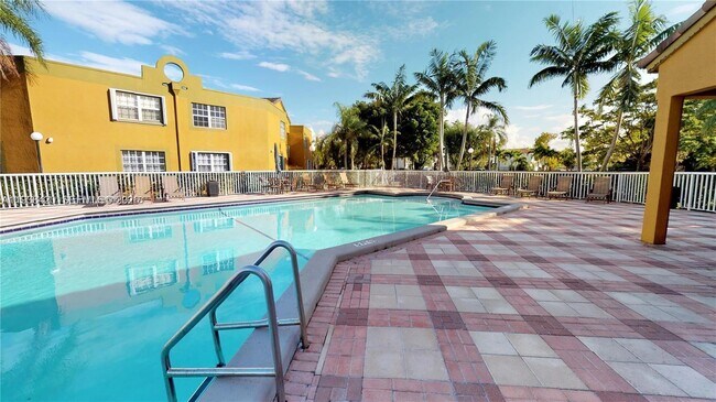 Building Photo - 9735 Fontainebleau Blvd