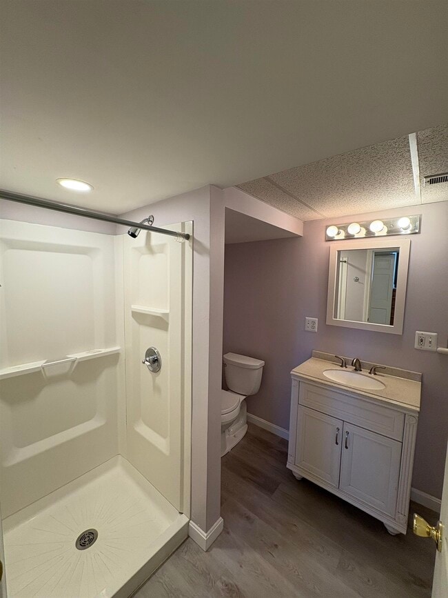 Building Photo - 15 Kingston Dr