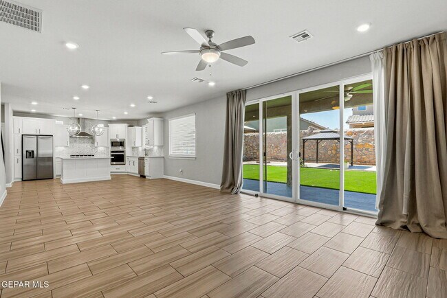 Building Photo - 13082 Oakhampton Ave