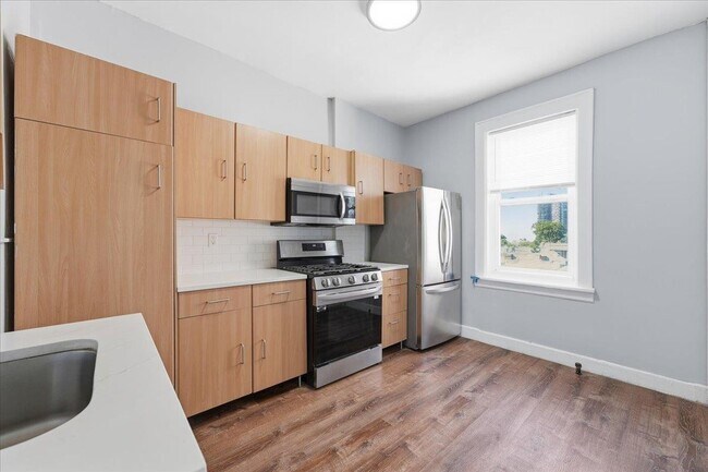 Building Photo - 61 65th St