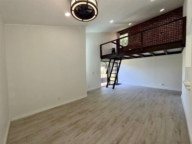 Building Photo - 1089 NW 13th St