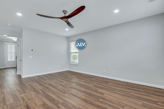 Building Photo - Upgraded 4BR in Heritage at New Riverside ...