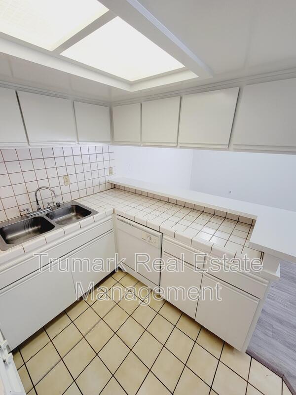 Building Photo - 416 W Milford St