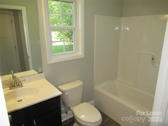 Building Photo - 604 Victory Grove Church Rd