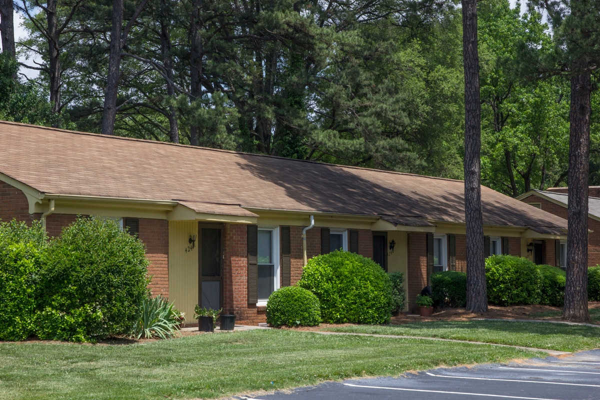 English Garden Exterior - Cedar Greene Apartments