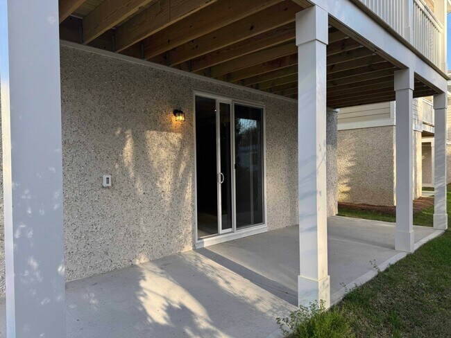 Building Photo - Bailey's Cove at Hilton Head Island | Where coastal living meets effortless elegance.