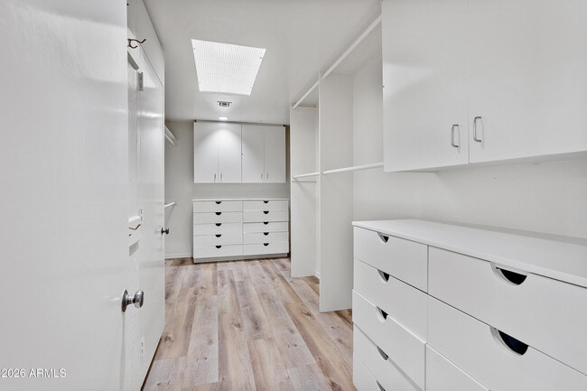 Building Photo - 6700 E Hawksnest Rd