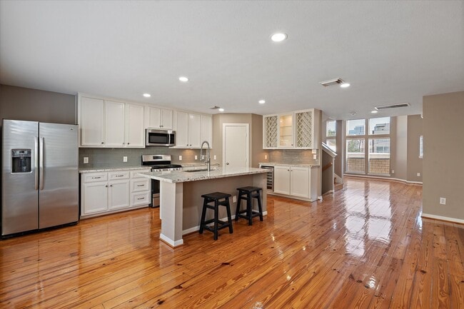 Building Photo - 2922 Crawford St