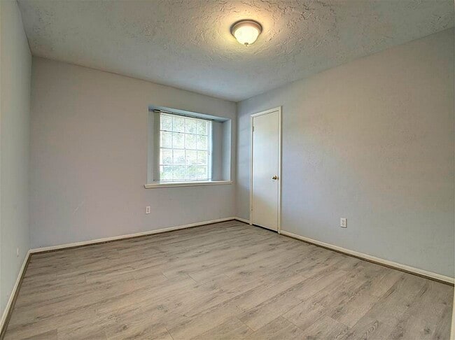 Building Photo - 11830 Mulholland Dr