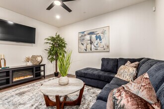 Building Photo - 12005 N Panorama Dr