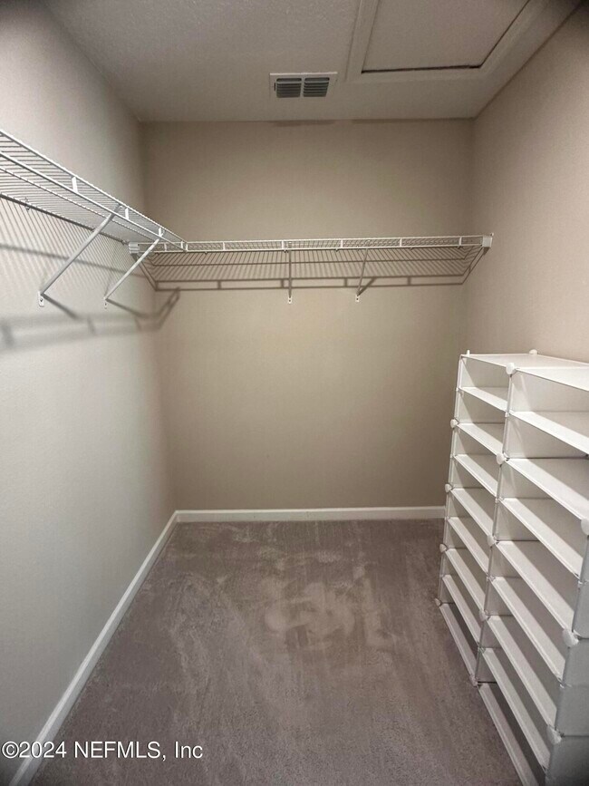 Building Photo - 7371 Palm Hills Dr