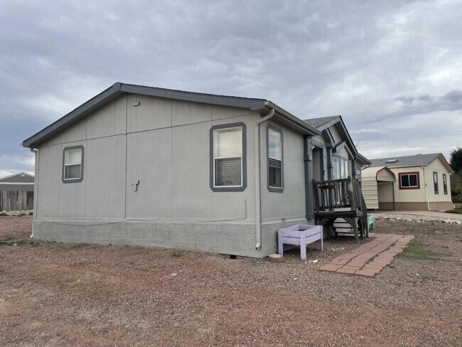 Building Photo - 398 E Hemlock Dr