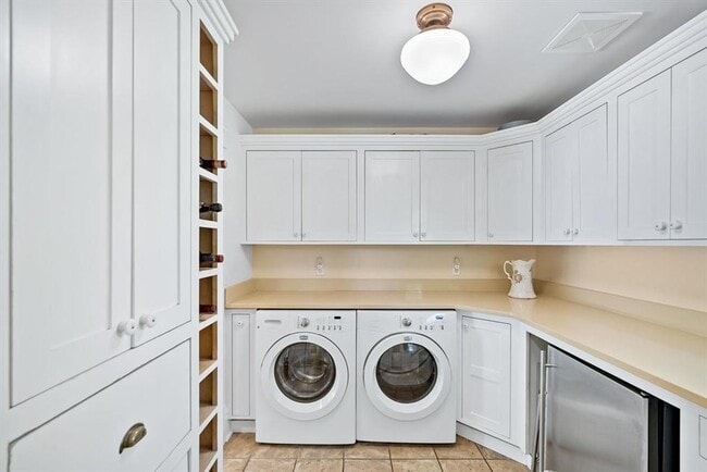 Building Photo - Historic Queen-Anne Style Home