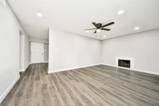 Building Photo - 781 Country Pl Dr
